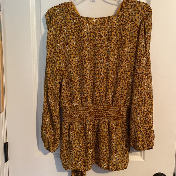 Max Studio blouse! - Picture 5 of 6